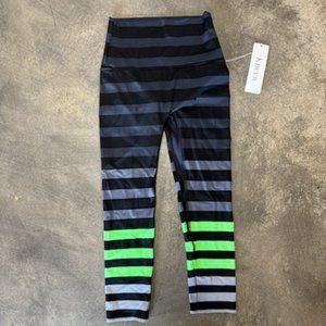 NWT K-DEER Erika Stripe Capri Legging Size Small